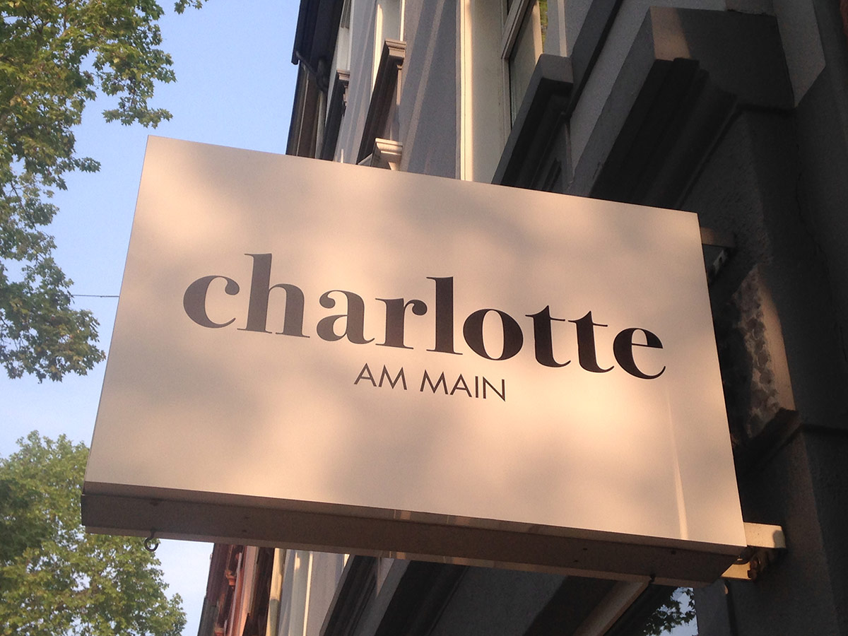 Typografie, Schilder und Logos in Frankfurt - Charlotte am Main