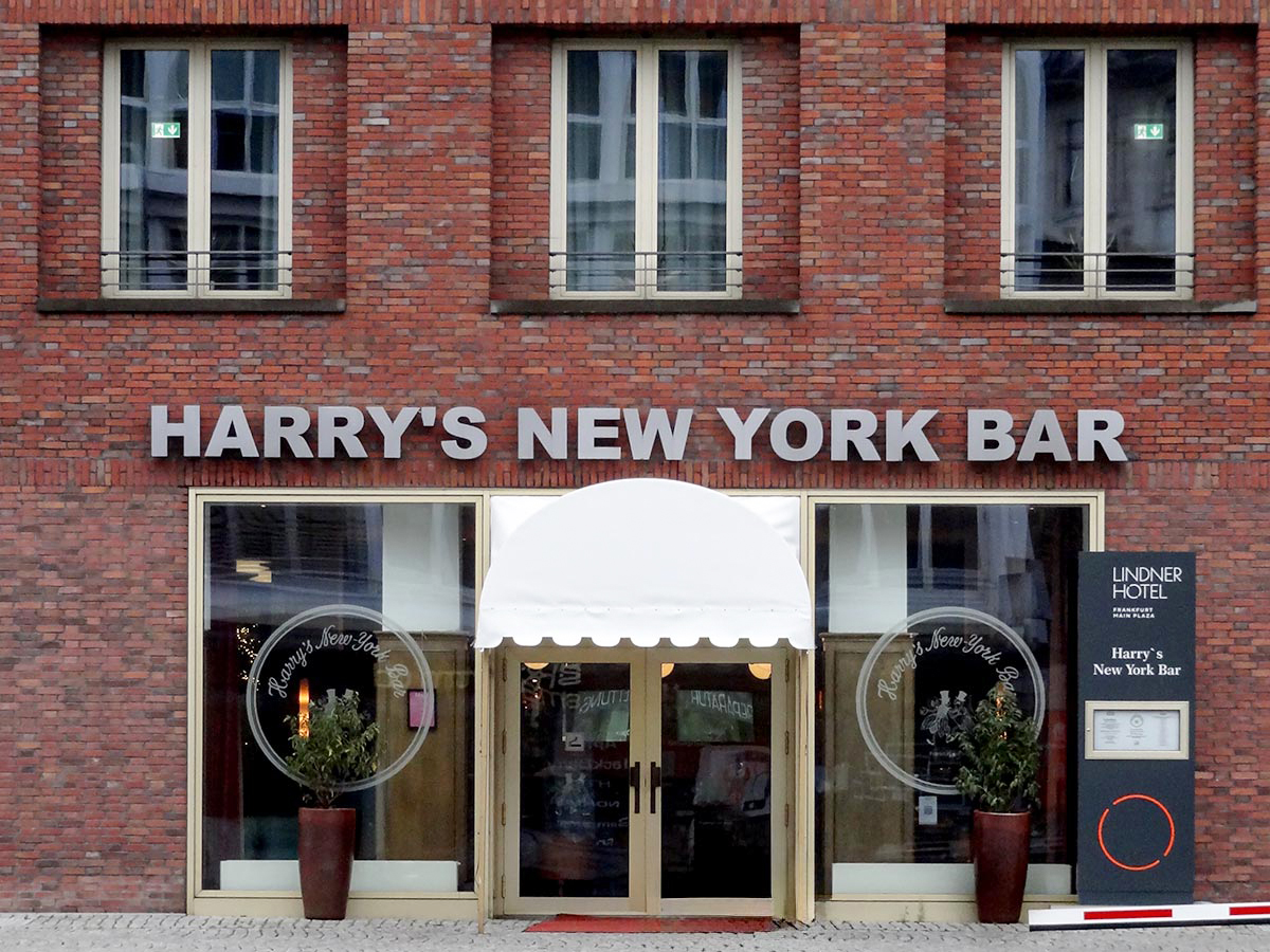Typografie, Schilder und Logos in Frankfurt - Harry's New York Bar
