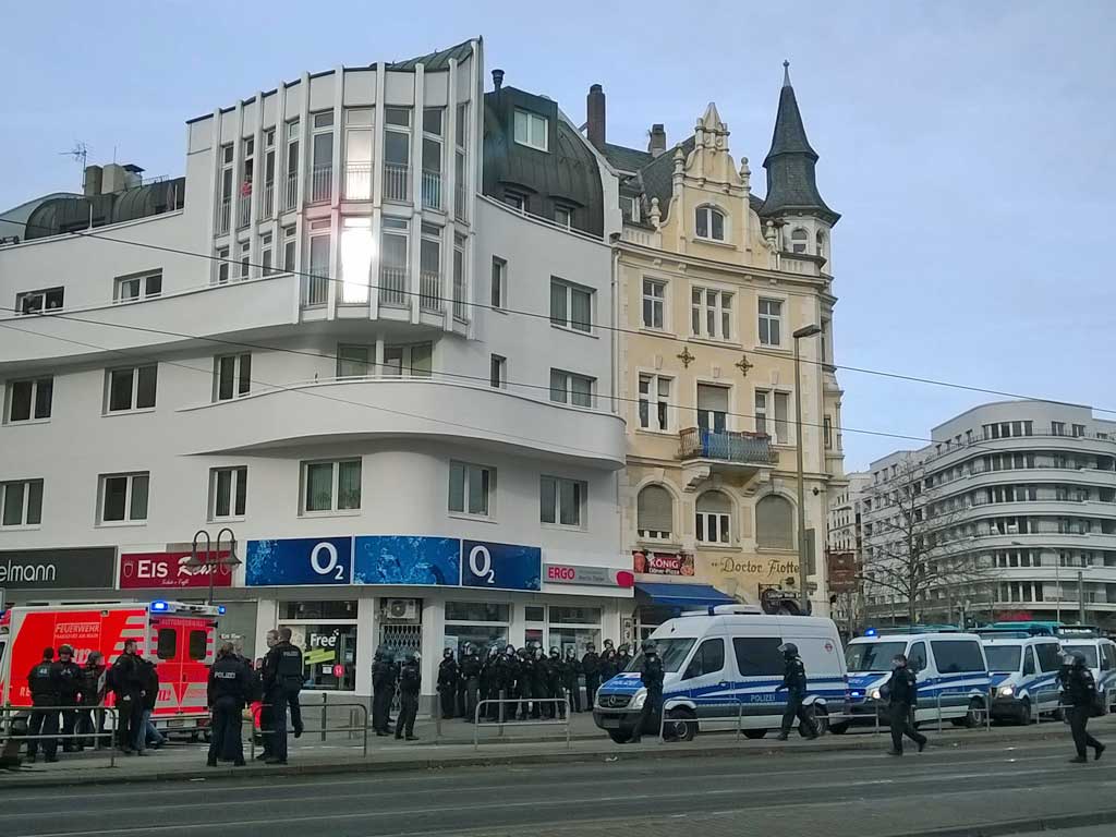 Polizeieinsatz in der Leipziger Straße wg. Eintracht- und Darmstadt-Fangruppierungen