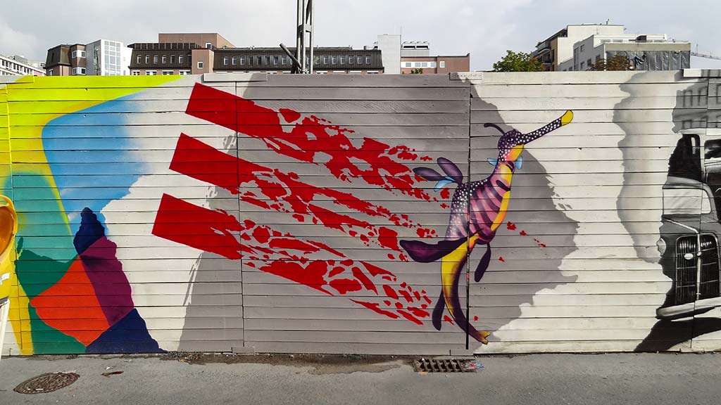 Urban Art am Bauzaun der Main-Yard-Baustelle im Allerheiligenviertel in Frankfurt