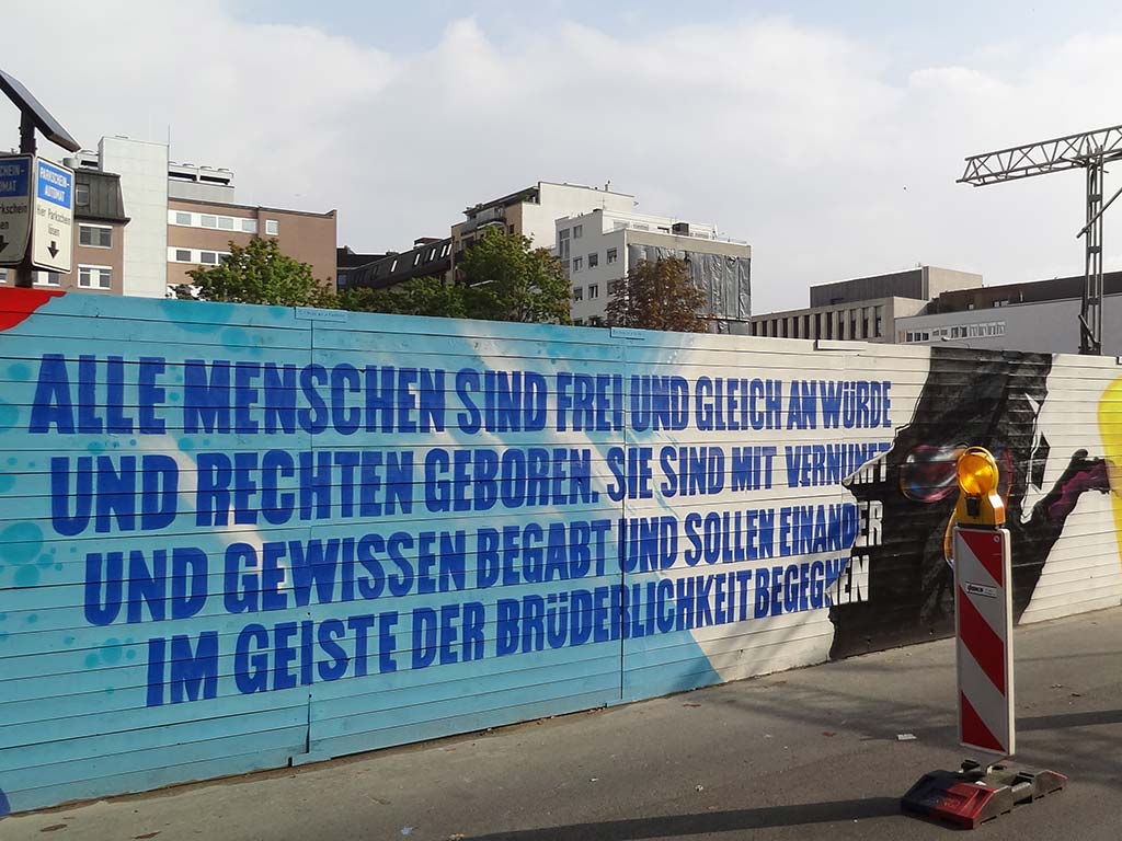Urban Art am Bauzaun der Main-Yard-Baustelle im Allerheiligenviertel in Frankfurt