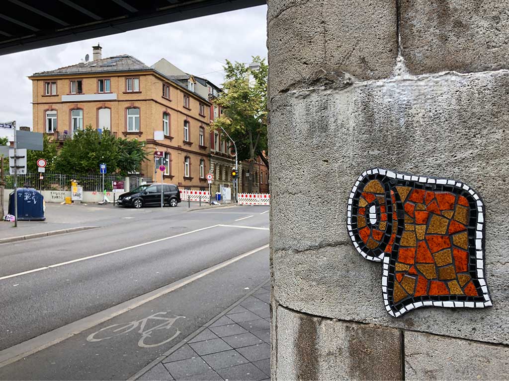 Urban Art Frankfurt - Toilettenpapier-Mosaik