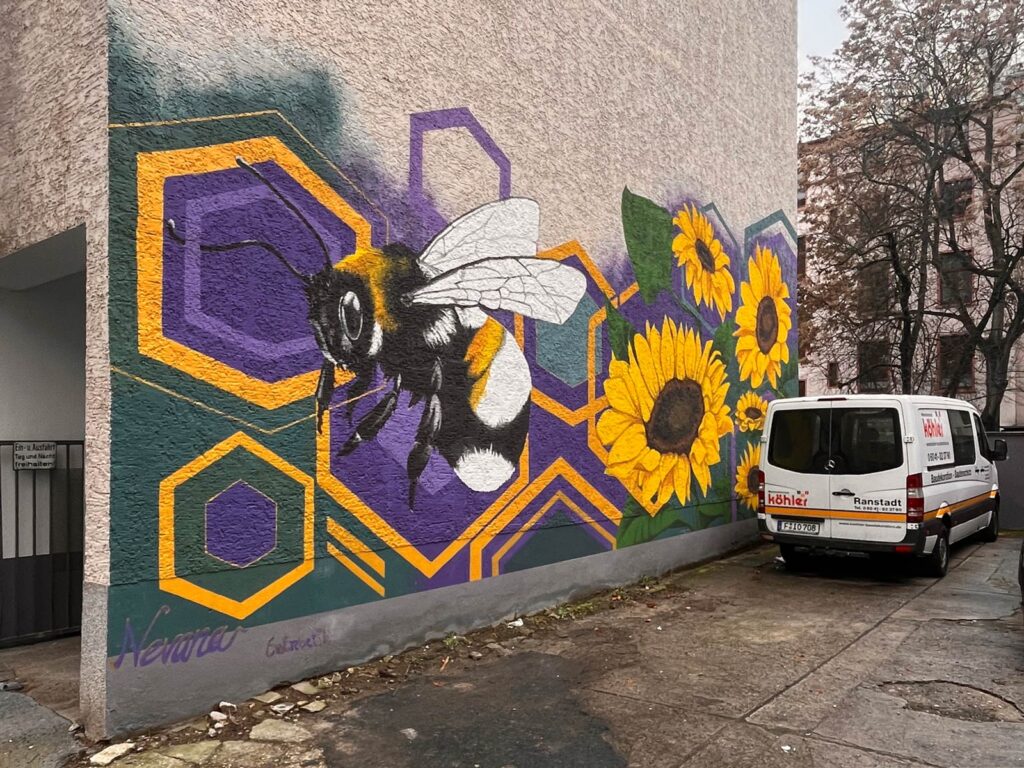 Urban Art Frankfurt - Wandbild mit Biene