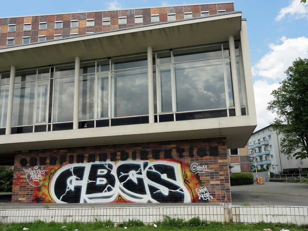 Graffiti an der Oberfinanzdirektion von CBC'S
