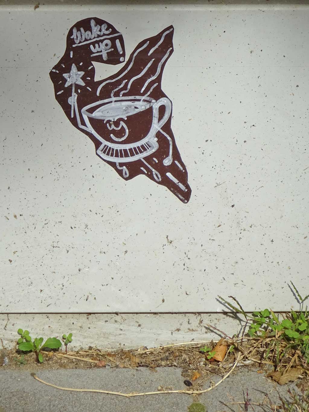 Aufklber einer Kaffeetasse mit freundlichen Gesichtsausdruck