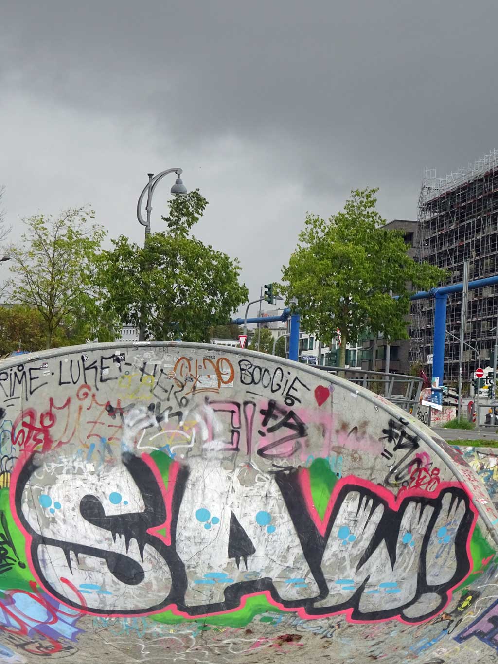 Urban Art bei der Skater- und BMX-Anlage im Hafenpark in Frankfurt