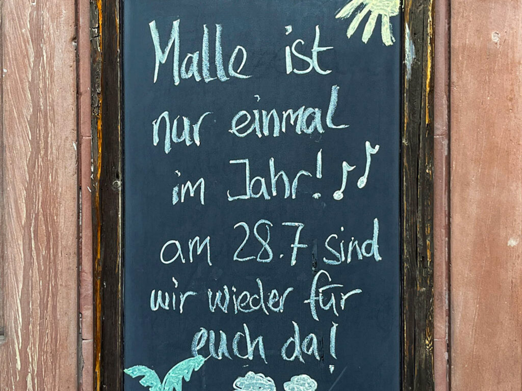 Urlaubszeit in Frankfurt-Bornheim 2026 - Gaststätte