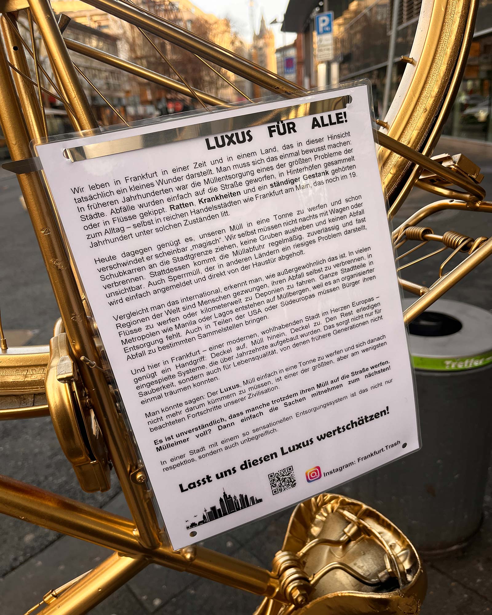 Was die goldenen Fahrräder in Frankfurt bedeuten sollen: Luxus für alle