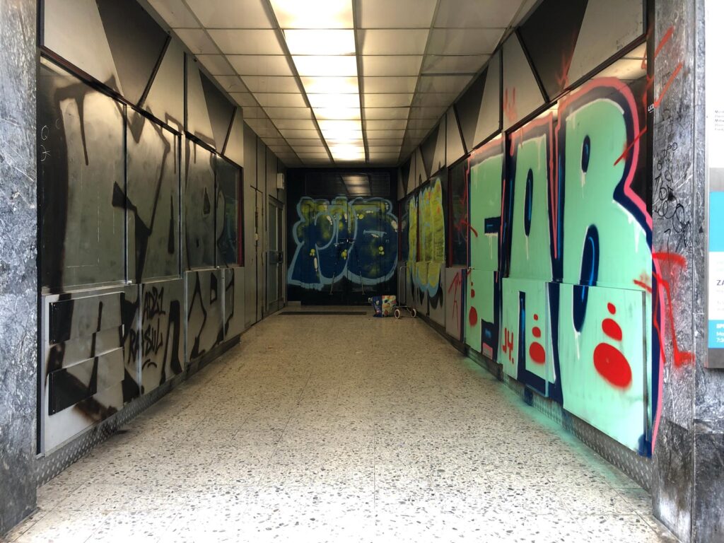 Zugangsbereich des Hauses. in dem sich früher das Berger Kino befand.