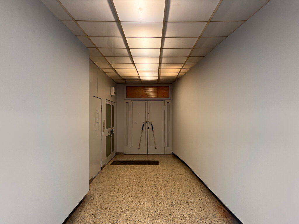 Zugangsbereich des Hauses. in dem sich früher das Berger Kino befand.