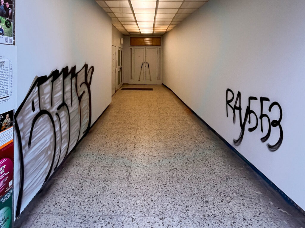 Zugangsbereich des Hauses. in dem sich früher das Berger Kino befand.